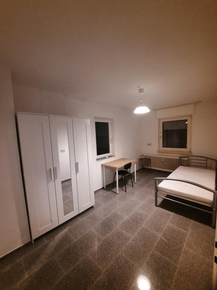 Möblierte Damen WG Zimmer in Untergrombach 20min KA 10min BR