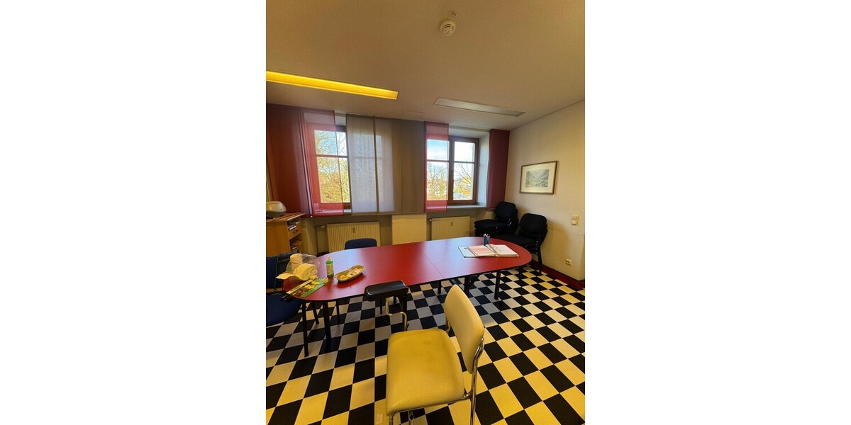 Großzügige Praxisfläche in zentraler Lage – ideal für Ihre Arztpraxis medizinische Nutzung - Gewerbeobjekt Furth im Wald | Angebot:25710236