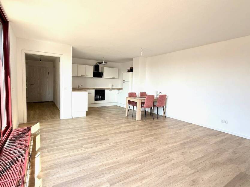 Modernisierte 2 - Zimmerwohnung mit großer Loggia zum wohlfühlen!