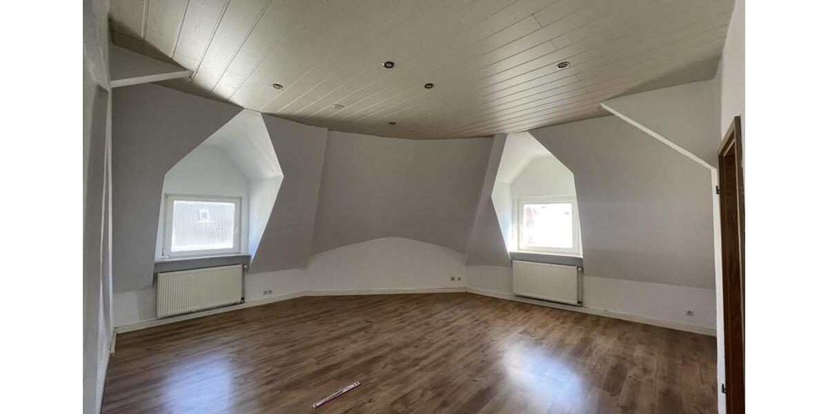 Dachgeschoßwohnung Herne - 9 Zimmer, 180 m&sup2;, 1.530&euro; | Angebot:26126992