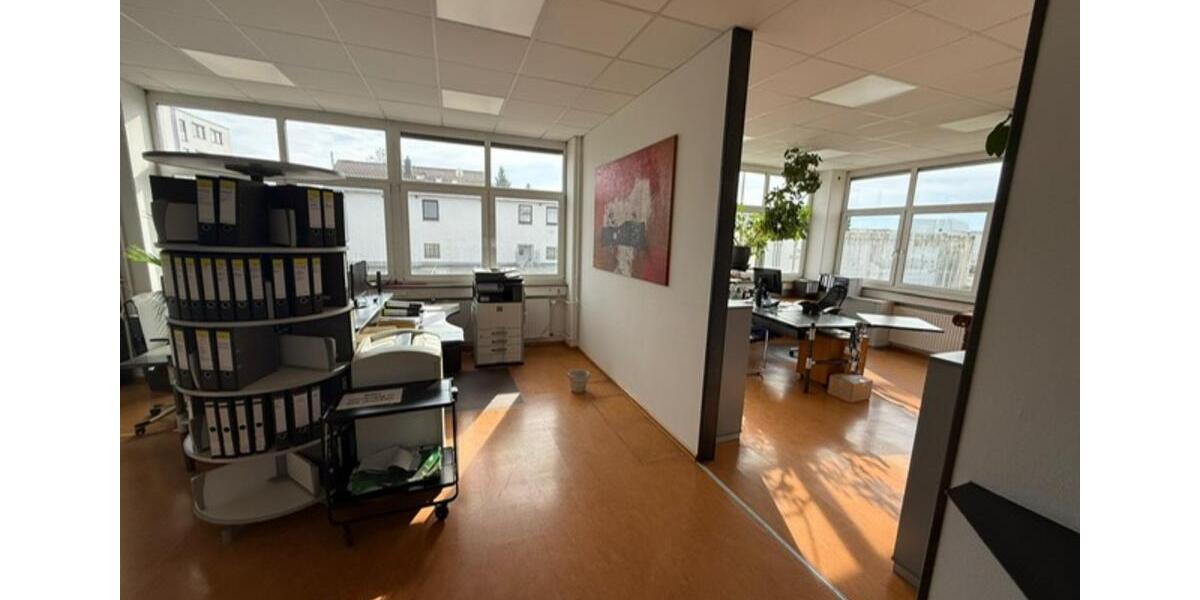 Helle 60 qm Büro in Renningen klimatisiert 4 Stellplätze zimmer