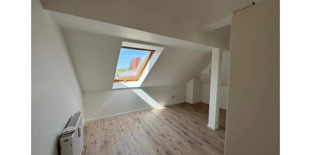 Dachgeschoßwohnung Zwickau - 2 Zimmer, 51 m&sup2;, 282&euro; | Angebot:26354993