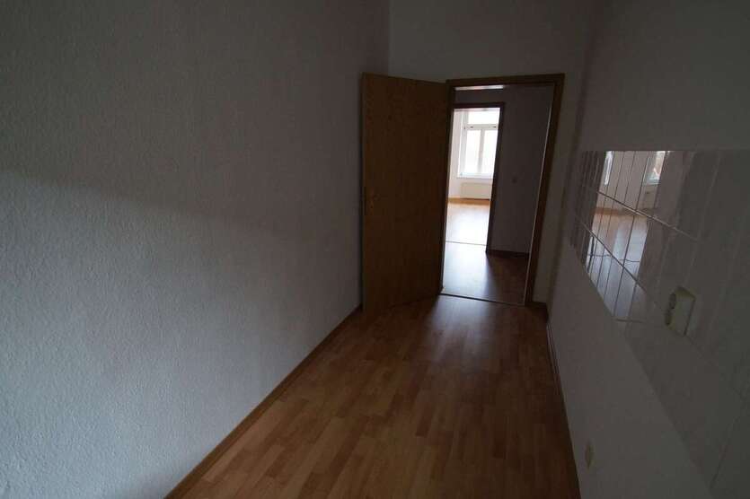 2-Zimmer-Whg im Erdgeschoß - separate Küche, Tageslichtbad mit Dusche, Laminat 2 zimmer