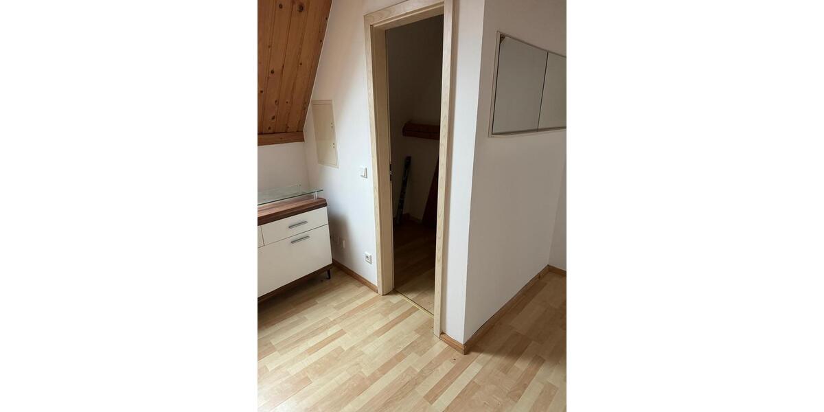 Dachgeschoßwohnung Roth - 2 Zimmer, 65 m&sup2;, 625&euro; | Angebot:24763475