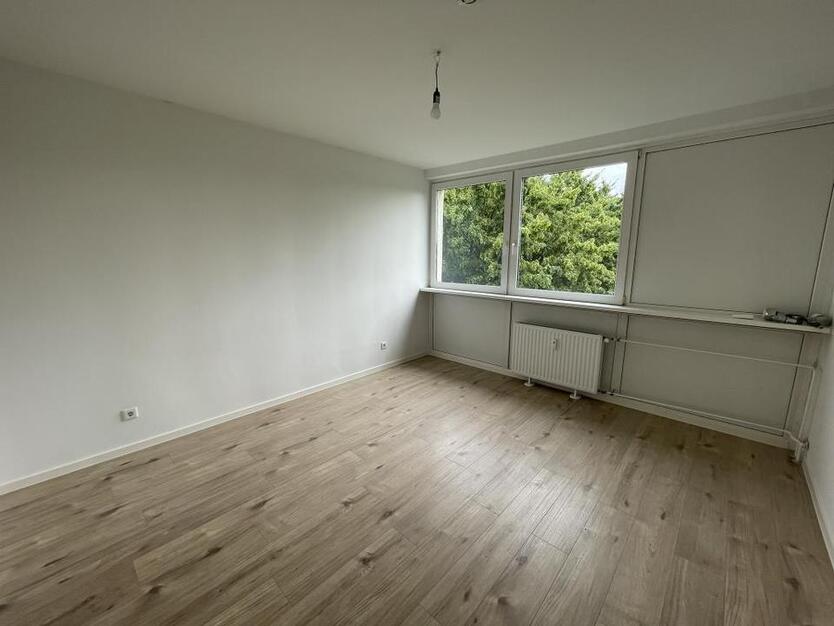 **FRISCH RENOVIERTE 3-ZIMMERWOHNUNG MIT BALKON** zimmer