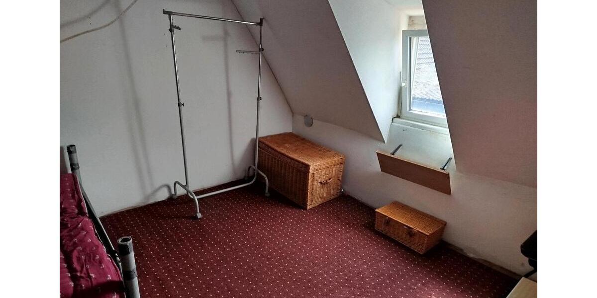 Wohnen auf Zeit Geldersheim - 8 Zimmer, 150 m&sup2;, 350&euro; | Angebot:26303500