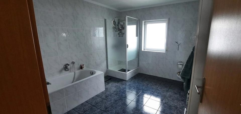 Etagenwohnung Bad Camberg - 4 Zimmer, 114 m&sup2;, 1.350&euro; | Angebot:26506872
