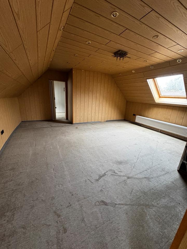 6-Zimmer-Wohnung mit Dachboden-zentral gelegen und viel Potenzial zimmer