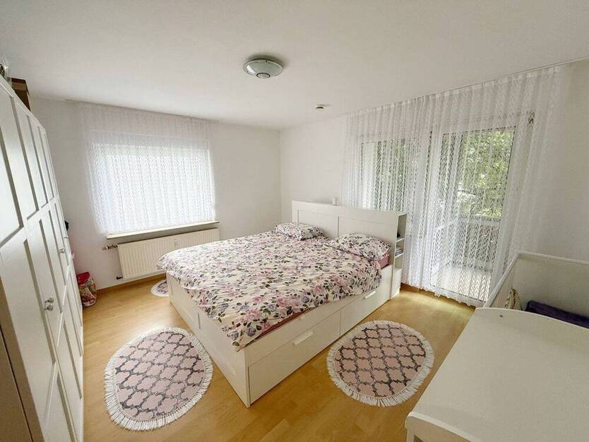 Renovierte, gut aufgeteilte 3-Zimmerwohnung mit EBK und zwei Balkonen in bevorzugter Lage