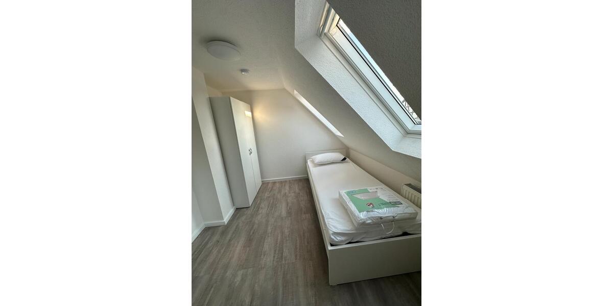 Dachgeschoßwohnung Fellbach Oeffingen - 3.5 Zimmer, 52 m&sup2;, 1.200&euro; | Angebot:26200120