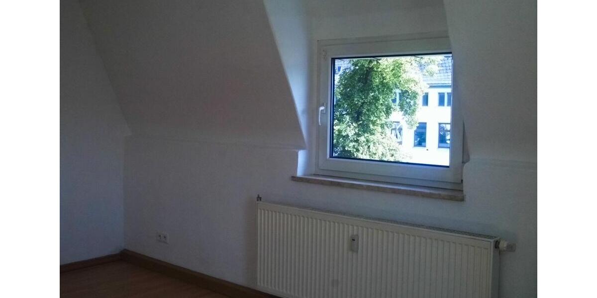 Dachgeschoßwohnung Ellefeld - 3 Zimmer, 72 m&sup2;, 324&euro; | Angebot:26236761