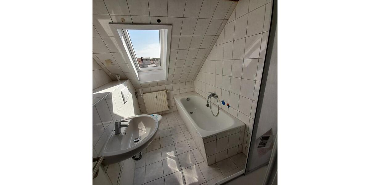 Dachgeschoßwohnung Weißenfels - 3 Zimmer, 73 m&sup2;, 436&euro; | Angebot:24933924