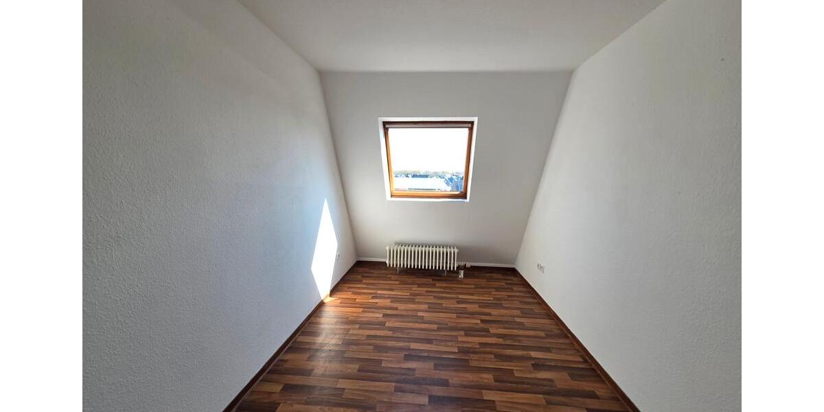 Dachgeschoßwohnung Emden Rysumer Landstraße - 4 Zimmer, 68 m&sup2;, 455&euro; | Angebot:26439762