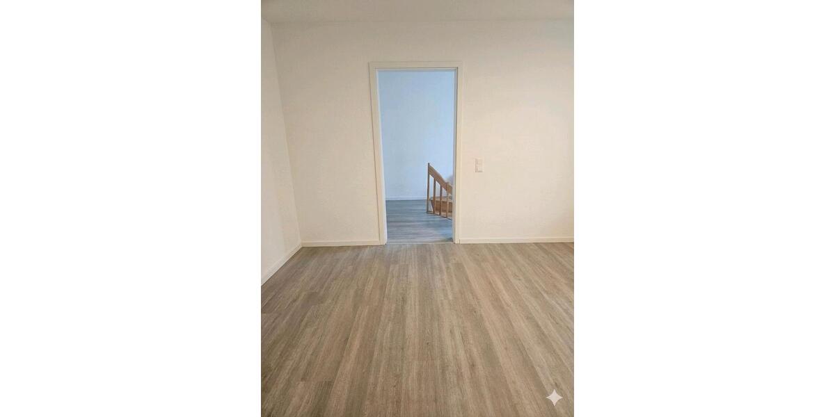 Etagenwohnung Lindenberg - 4 Zimmer, 90 m&sup2;, 850&euro; | Angebot:26580459