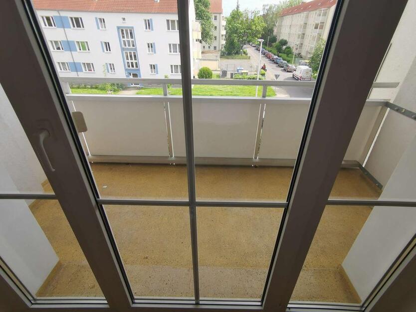 Gerade in Renovierung für Sie - Helle 4-Raum-Wohnung mit Balkon - Stellplatz möglich