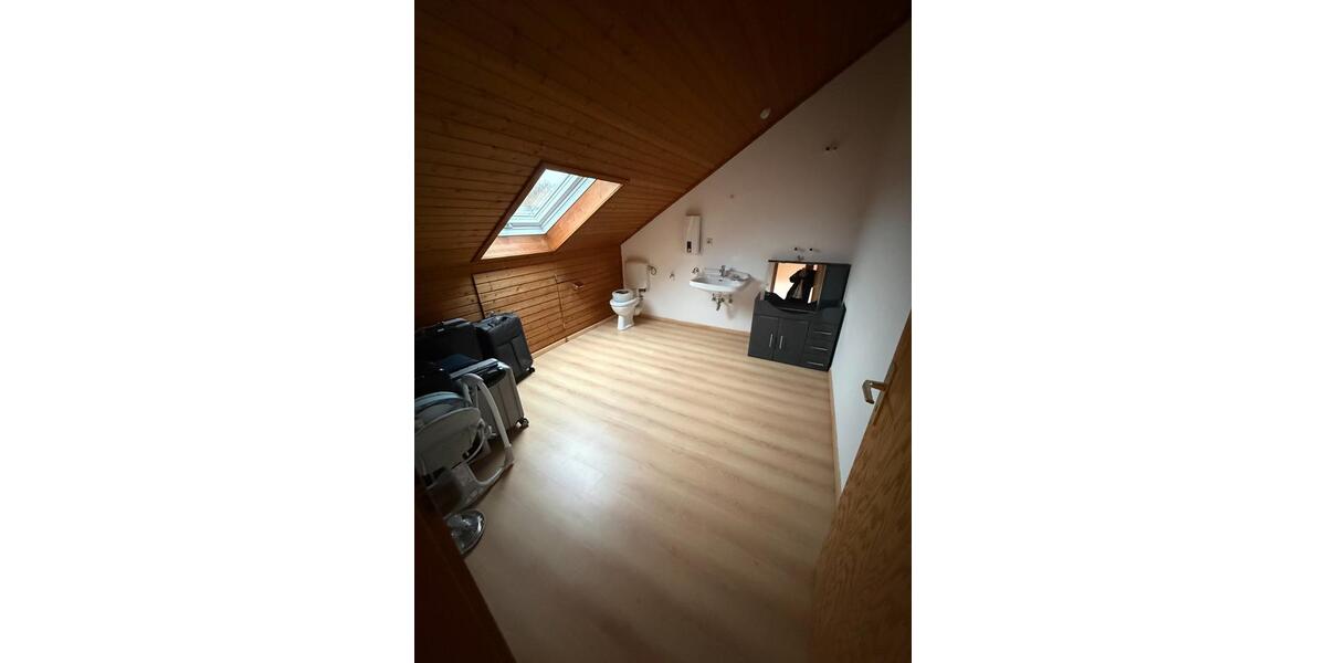 Reihenmittelhaus mit 5 Zimmern und Einbauküche 5 zimmer