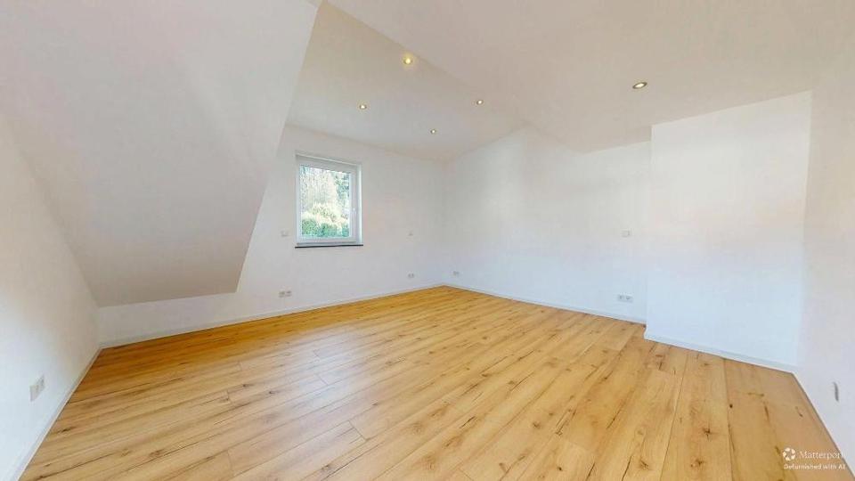 Dachgeschoßwohnung Sankt Ingbert - 3 Zimmer, 78 m&sup2;, 880&euro; | Angebot:25792280