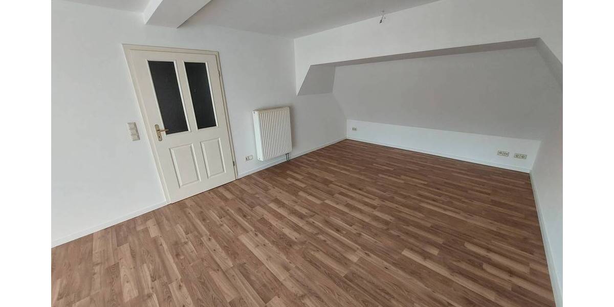 Etagenwohnung Roßwein - 3 Zimmer, 65 m&sup2;, 325&euro; | Angebot:25686207