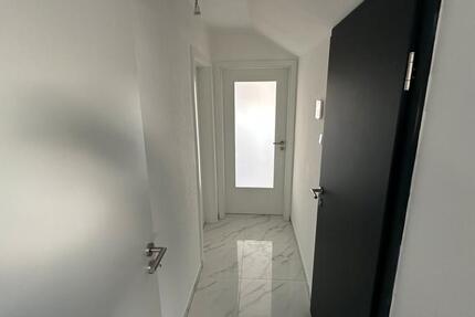 Große und Modernisierte 1- Zimmer Dachgeschosswohnung 1 zimmer