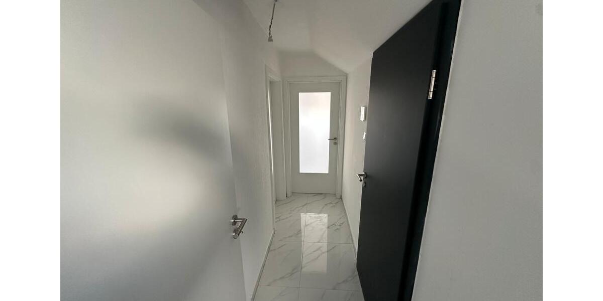 Große und Modernisierte 1- Zimmer Dachgeschosswohnung 1 zimmer