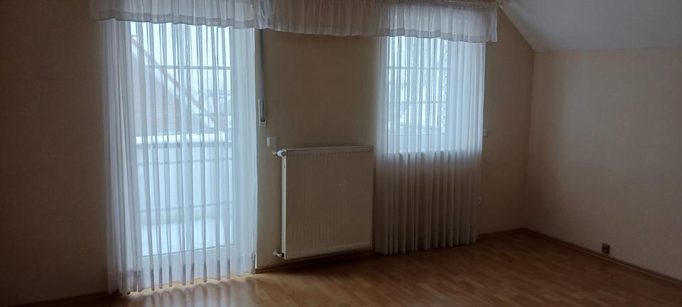 Dachgeschoßwohnung Kalletal - 1 Zimmer, 80 m&sup2;, 450&euro; | Angebot:25053450