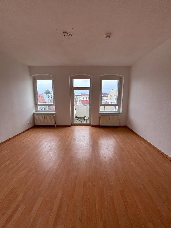 Tolle 2-Zimmer-Wohnung mit Balkon, PKW Stellplatz, Garage möglich