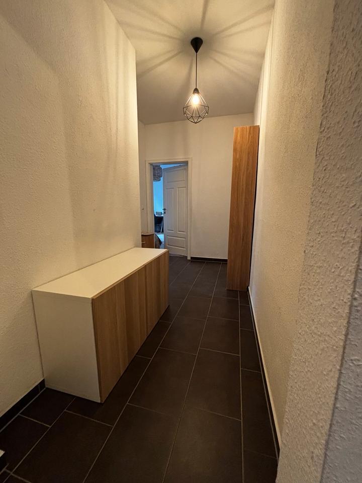 Helle 4-Zimmer-Wohnung (90m²) mit Einbauküche und Keller zimmer