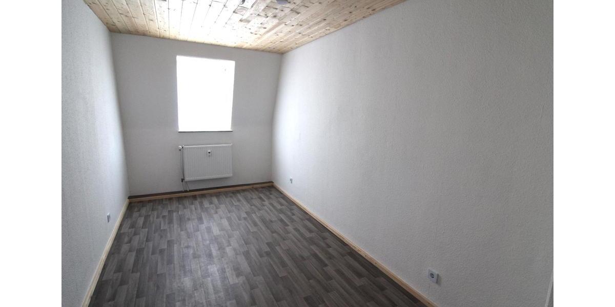 Dachgeschoßwohnung Plauen Bahnhofsvorstadt - 2 Zimmer, 60 m&sup2;, 290&euro; | Angebot:26002307