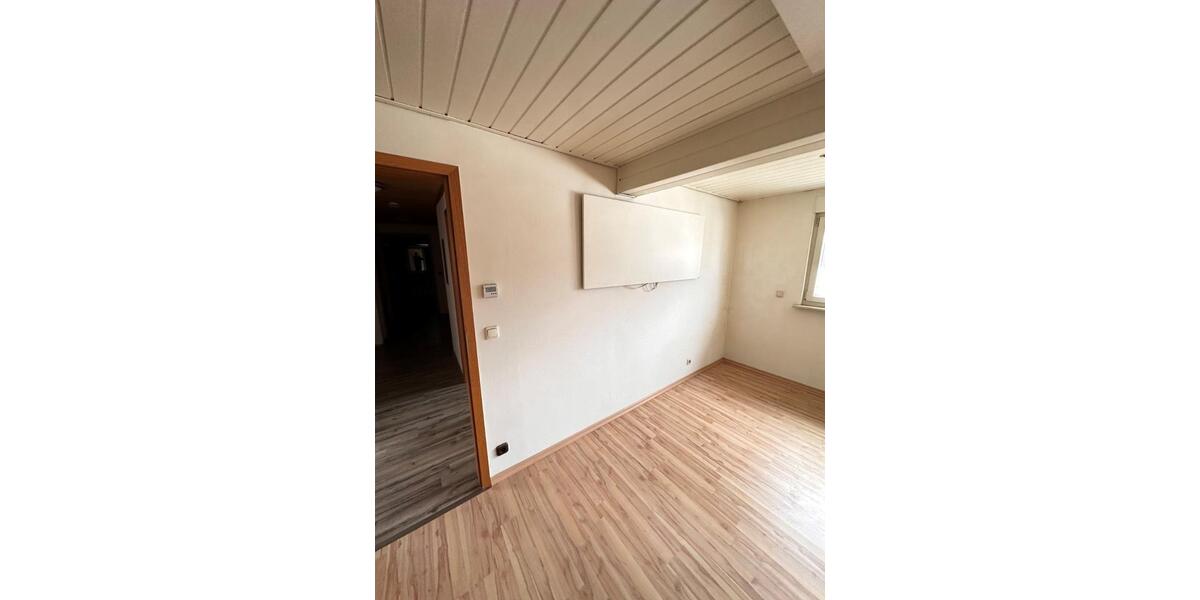 Dachgeschoßwohnung Medebach - 2.5 Zimmer, 75 m&sup2;, 490&euro; | Angebot:22010190