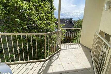 STARK! Neu renovierte 4 Raum Wohnung mit Balkon! 4 zimmer