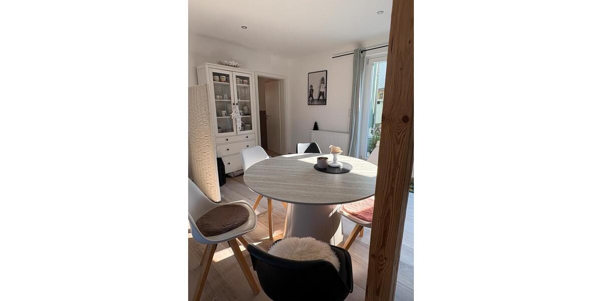 Erdgeschoßwohnung Suhl - 4 Zimmer, 110 m&sup2;, 1.100&euro; | Angebot:25310136