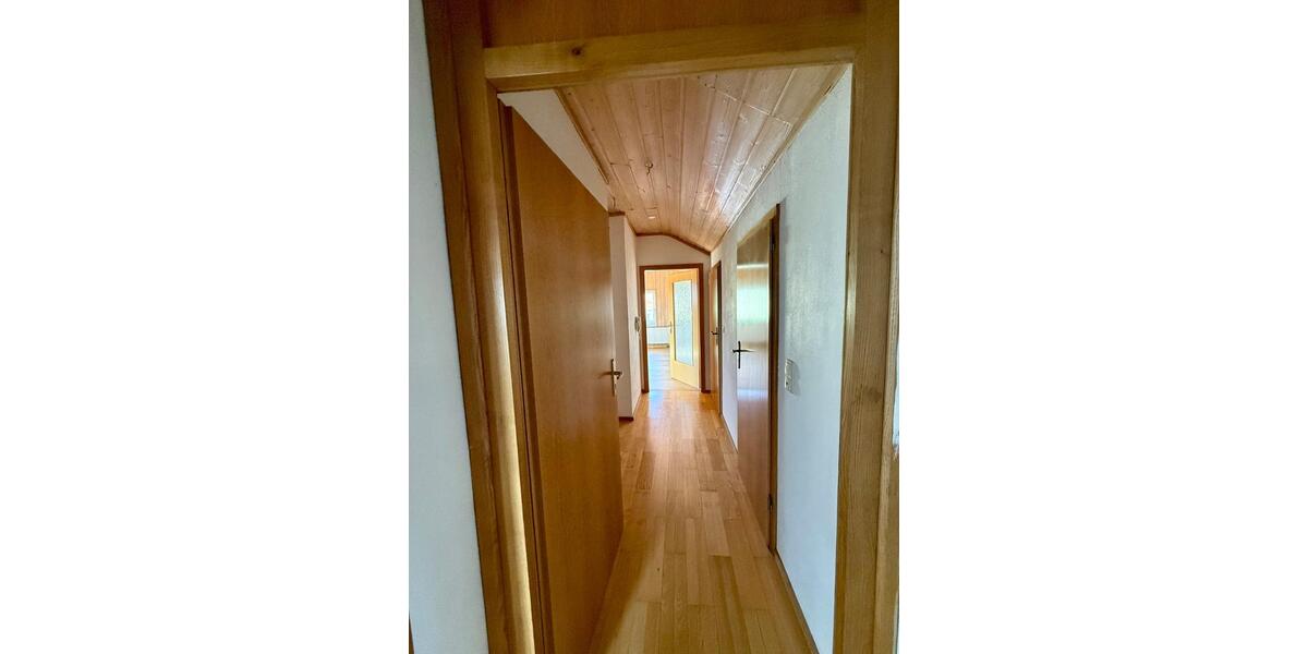 Dachgeschoßwohnung Teugn - 2.5 Zimmer, 80 m&sup2;, 500&euro; | Angebot:26017470