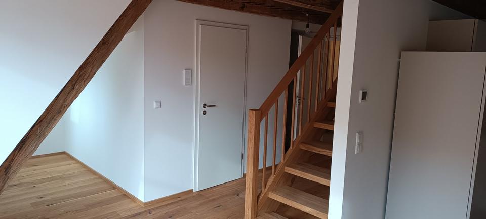 Dachgeschoßwohnung Oettingen in Bayern - 3 Zimmer, 92 m&sup2;, 1.200&euro; | Angebot:24875620