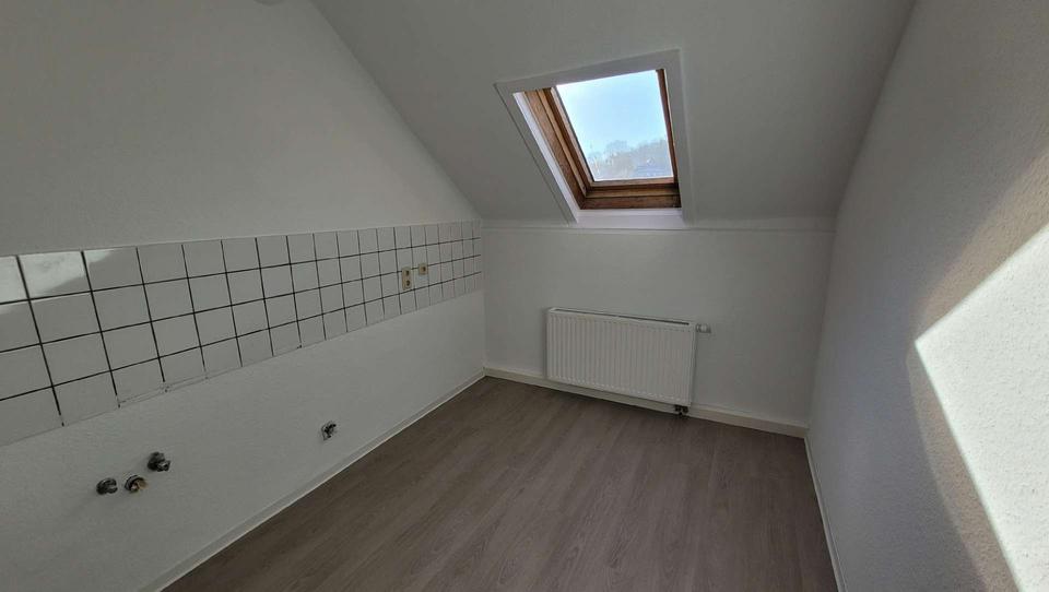 Dachgeschoßwohnung Waltershausen - 3 Zimmer, 77 m&sup2;, 480&euro; | Angebot:26145033