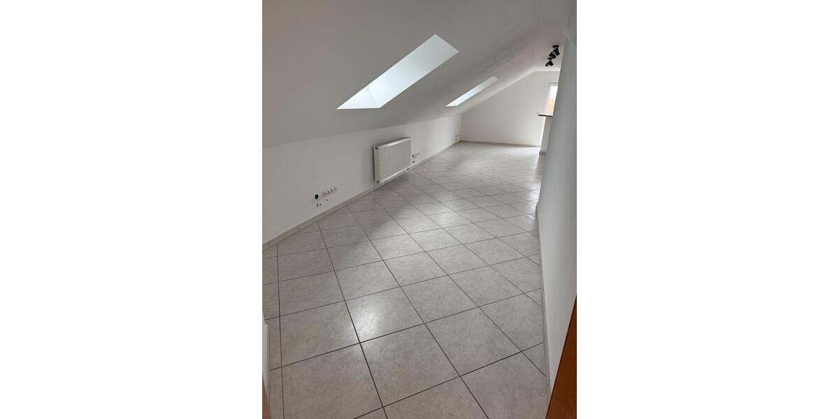 Dachgeschoßwohnung Rosengarten - 2.5 Zimmer, 72 m&sup2;, 600&euro; | Angebot:26613932