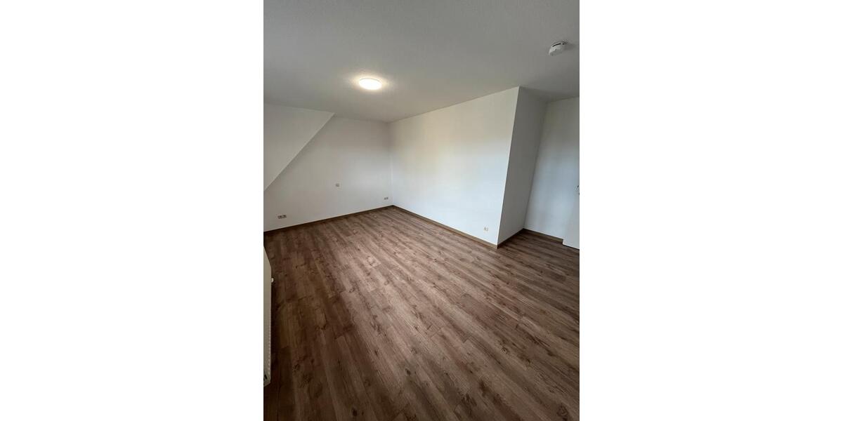 Etagenwohnung Grünberg - 3 Zimmer, 80 m&sup2;, 900&euro; | Angebot:24976338