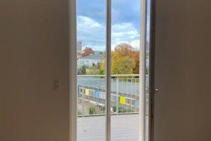 Helle 4-Z-Wohnung mit Ostbalkon UND Westterrasse, Kamin, Parkett, 4 zimmer