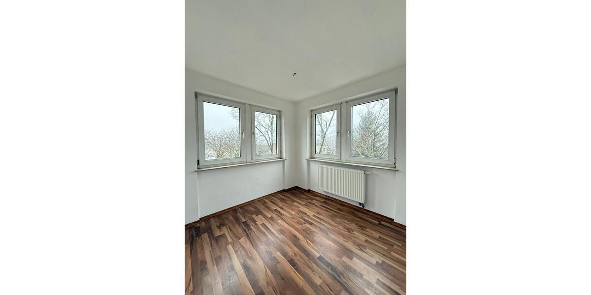 Dachgeschoßwohnung Wiesbaden Klarenthal - 3 Zimmer, 82 m&sup2;, 1.270&euro; | Angebot:25873637
