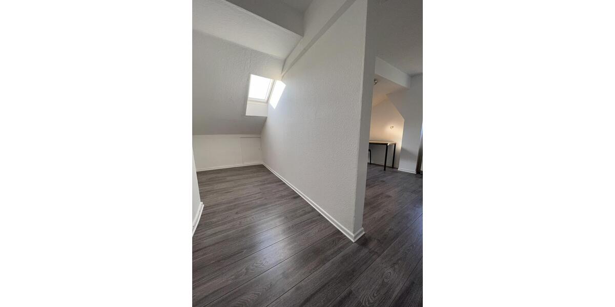 Dachgeschoßwohnung Wuppertal Elberfeld - 1 Zimmer, 28 m&sup2;, 260&euro; | Angebot:25149658