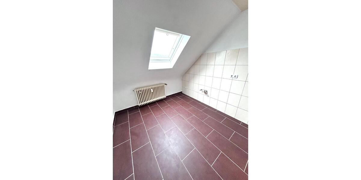 Dachgeschoßwohnung Illingen - 3 Zimmer, 65 m&sup2;, 700&euro; | Angebot:25936880