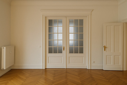 Lichtdurchfluteter Büroraum im Altbau unweit Kudamm Olivaerplatz - All-in-Miete zimmer