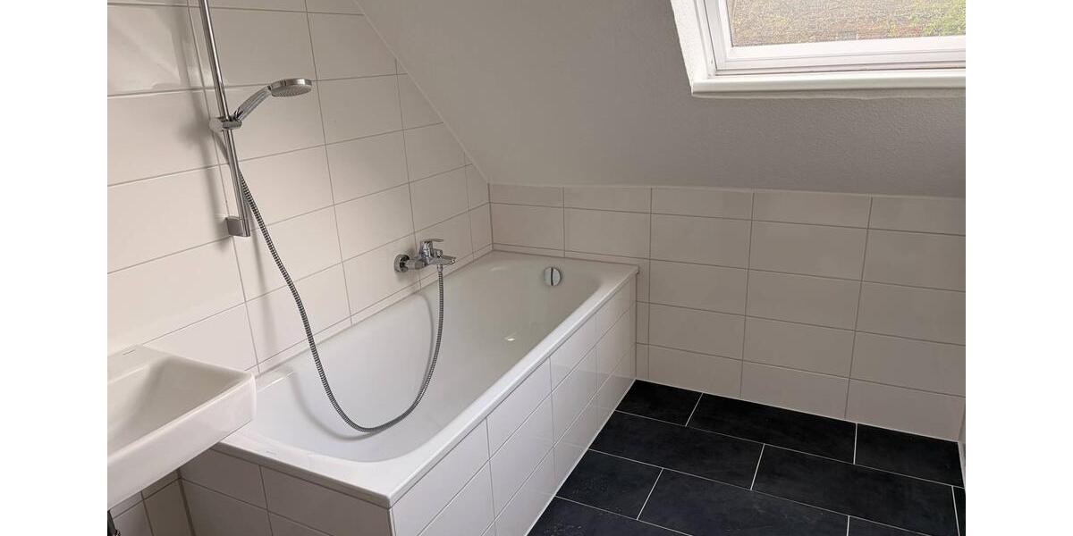 Dachgeschoßwohnung Düsseldorf Stadtbezirk 9 - 2 Zimmer, 49 m&sup2;, 590&euro; | Angebot:26182891
