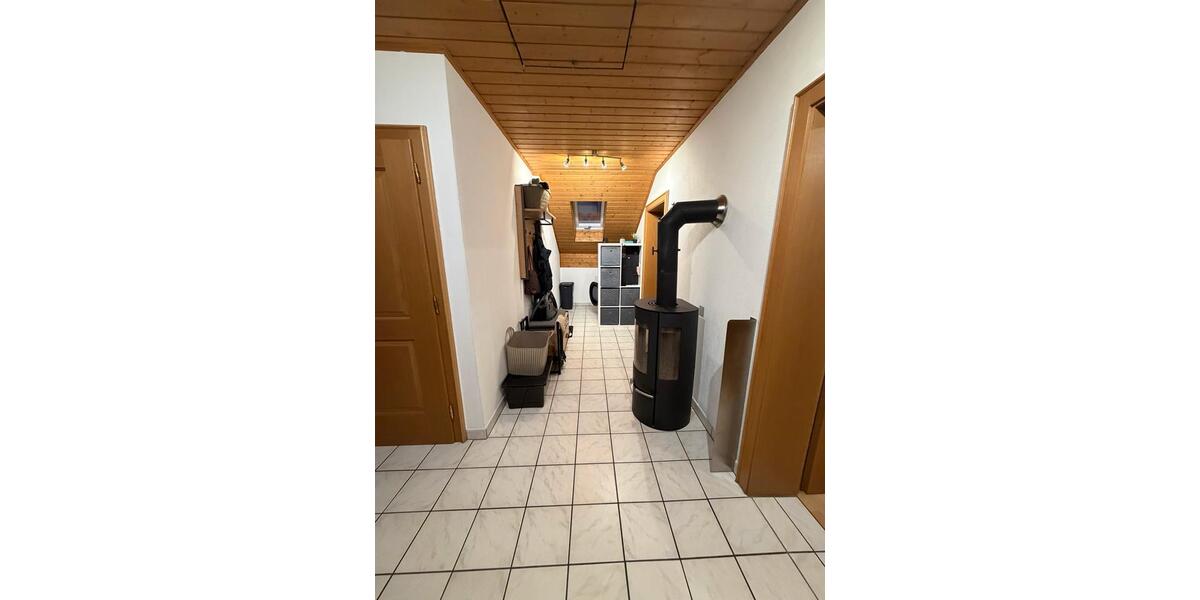 Dachgeschoßwohnung Perkam - 3 Zimmer, 98 m&sup2;, 660&euro; | Angebot:24867410