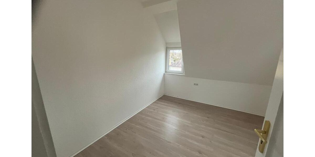 Dachgeschoßwohnung Gersdorf - 5 Zimmer, 130 m&sup2;, 900&euro; | Angebot:25717822