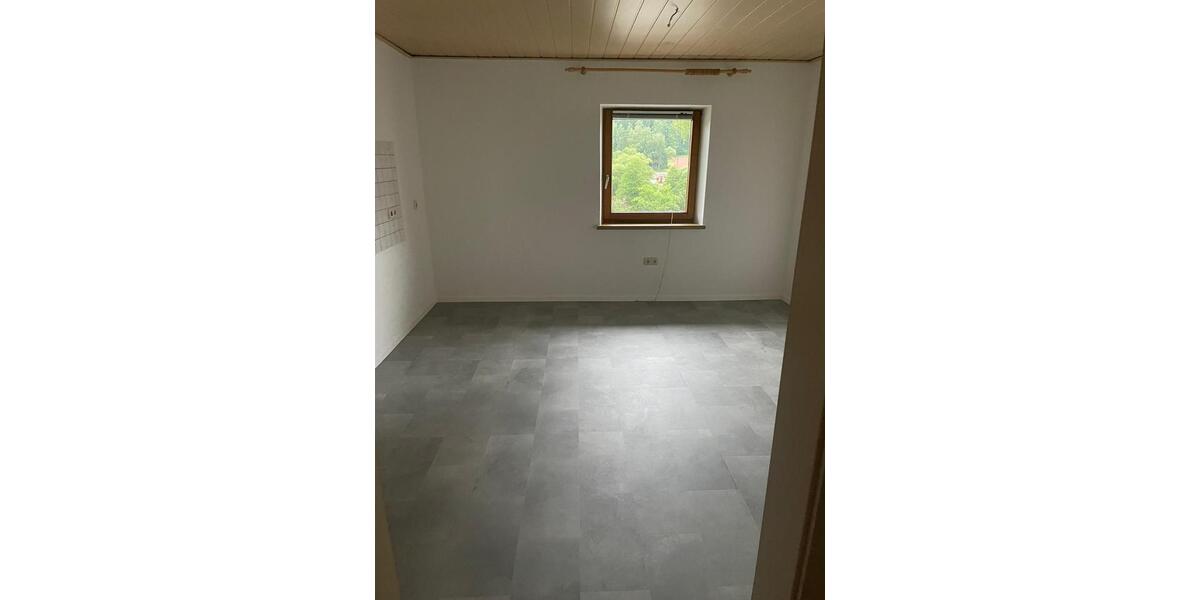 Etagenwohnung Teisnach - 3 Zimmer, 80 m&sup2;, 680&euro; | Angebot:25978586
