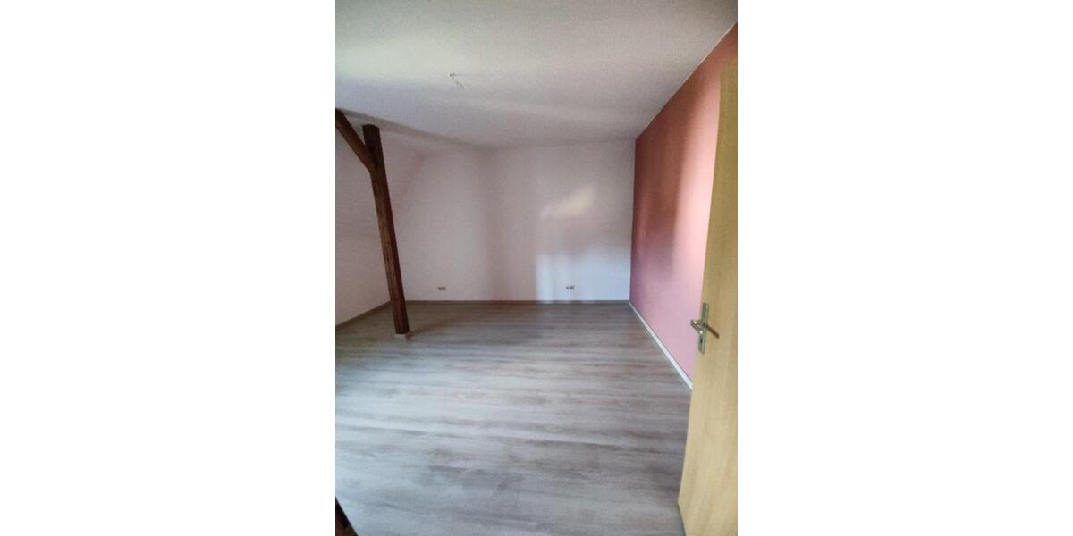 Dachgeschoßwohnung Grünhainichen - 3 Zimmer, 55 m&sup2;, 240&euro; | Angebot:12497011