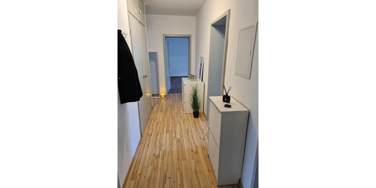 Vollmöbliertes WG-Zimmer (für w) einer 3er WG in zentraler Lage Hofs - 450€ Warmmiete (keine NK) 1 zimmer