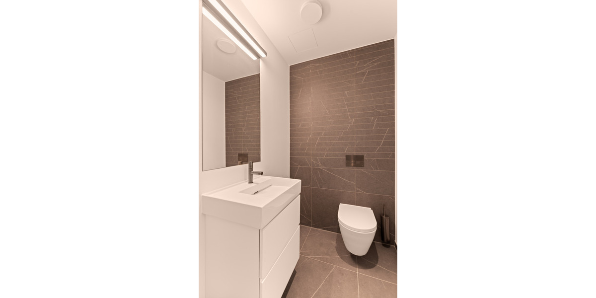 Etagenwohnung Frankfurt am Main Ostend - 3 Zimmer, 121 m&sup2;, 4.000&euro; | Angebot:24991551