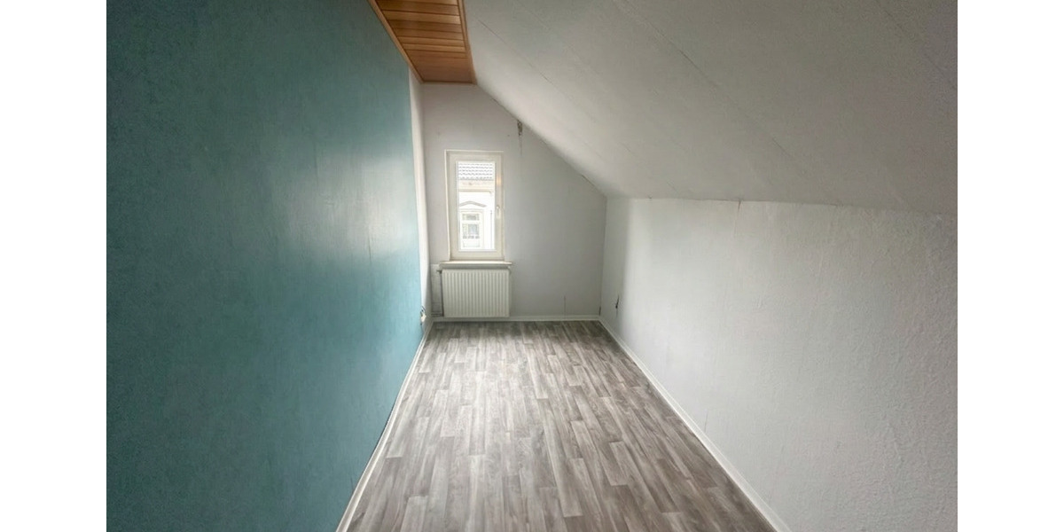 Dachgeschoßwohnung Brake (Unterweser) - 5 Zimmer, 77 m&sup2;, 600&euro; | Angebot:25654535
