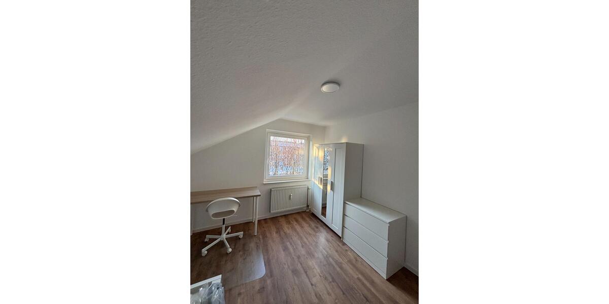 Dachgeschoßwohnung Oldenburg Bürgeresch - 4 Zimmer, 15 m&sup2;, 450&euro; | Angebot:25045188